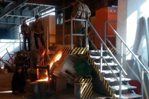 How many types of casting electric furnaces are there?